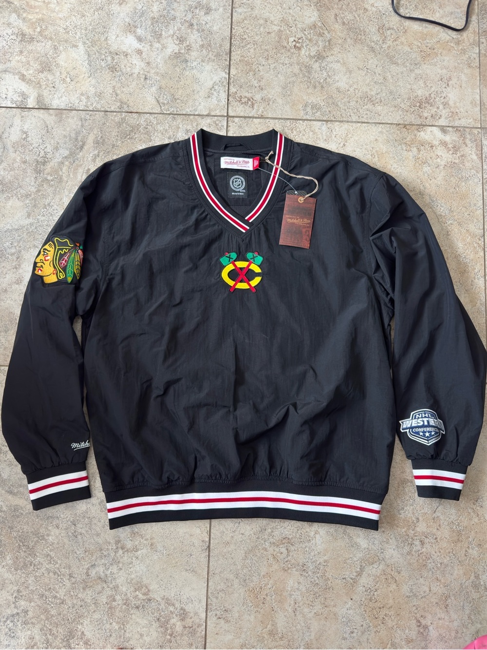 NWT Mitchell & Ness Chicago Blackhawks Classic Nylon Pullover - Size M